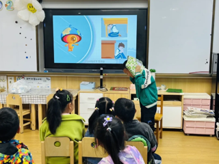 人人讲安全个个会应急——彩虹分园5.11地震疏散防踩踏演练活动
