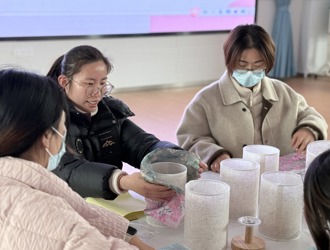 巧手赋美，芳华绽放——康乃馨赋能活动